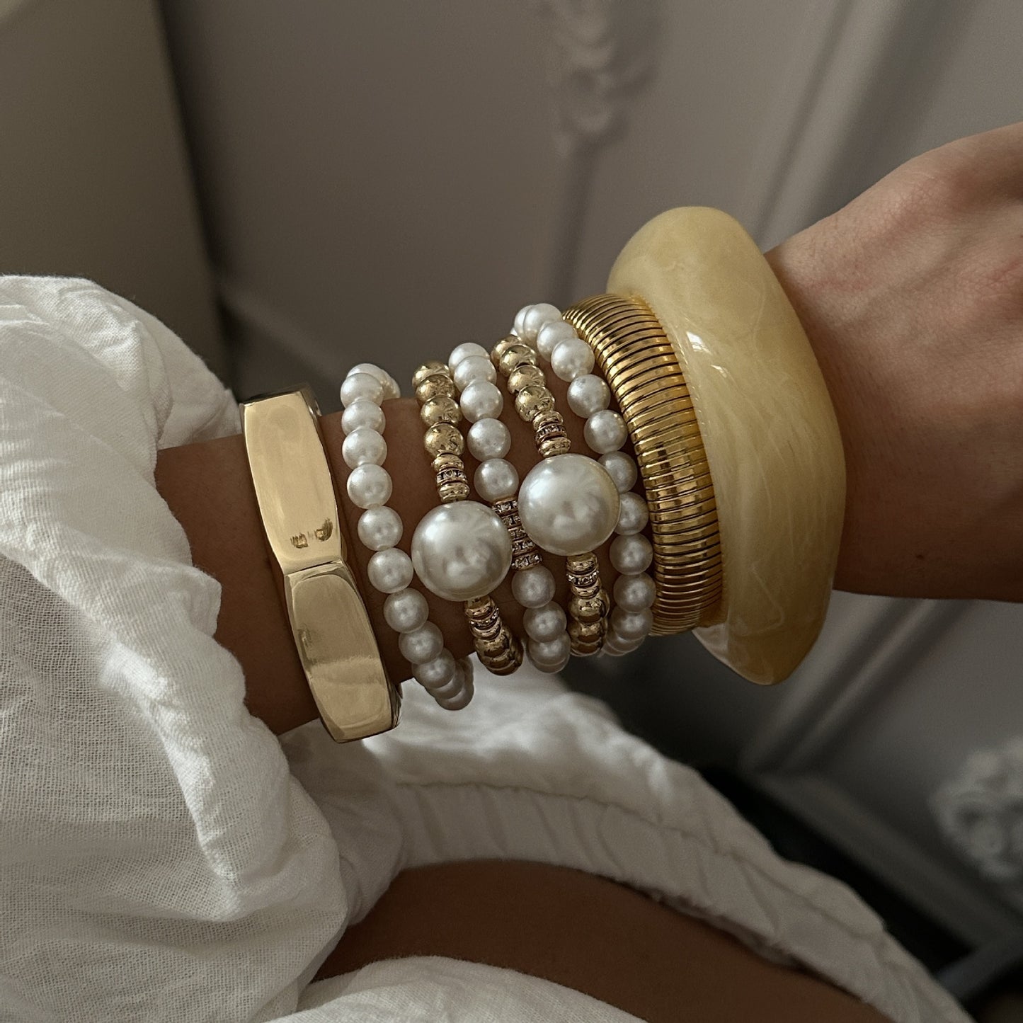 Bracciale da donna placcato con strass intarsiati e perline rotonde geometriche esagerate
