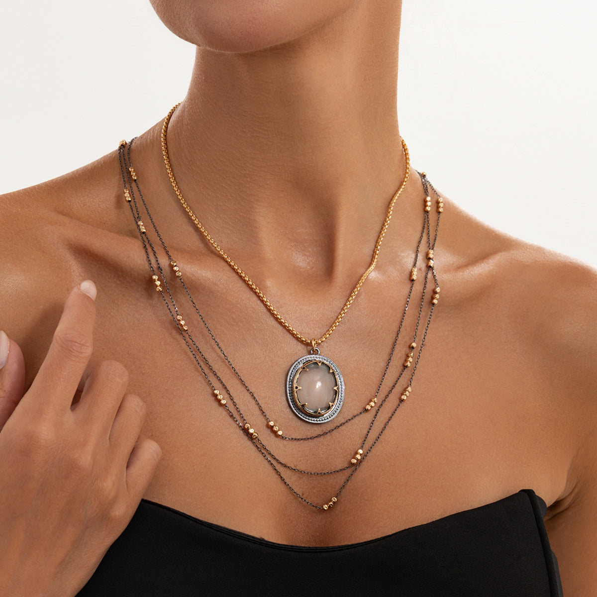 Vintage Hip-hop Geometric Round Zinc Alloy Pendant Iron Plated Necklace for Women