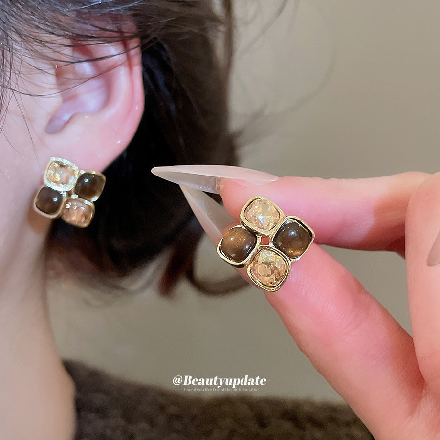 Pendientes de Resina Retro Florales con Postes de Acero Chapados en Oro para Mujer, Tono Marrón Tierra, Joyería Elegante y Versátil de Lujo para la Oreja