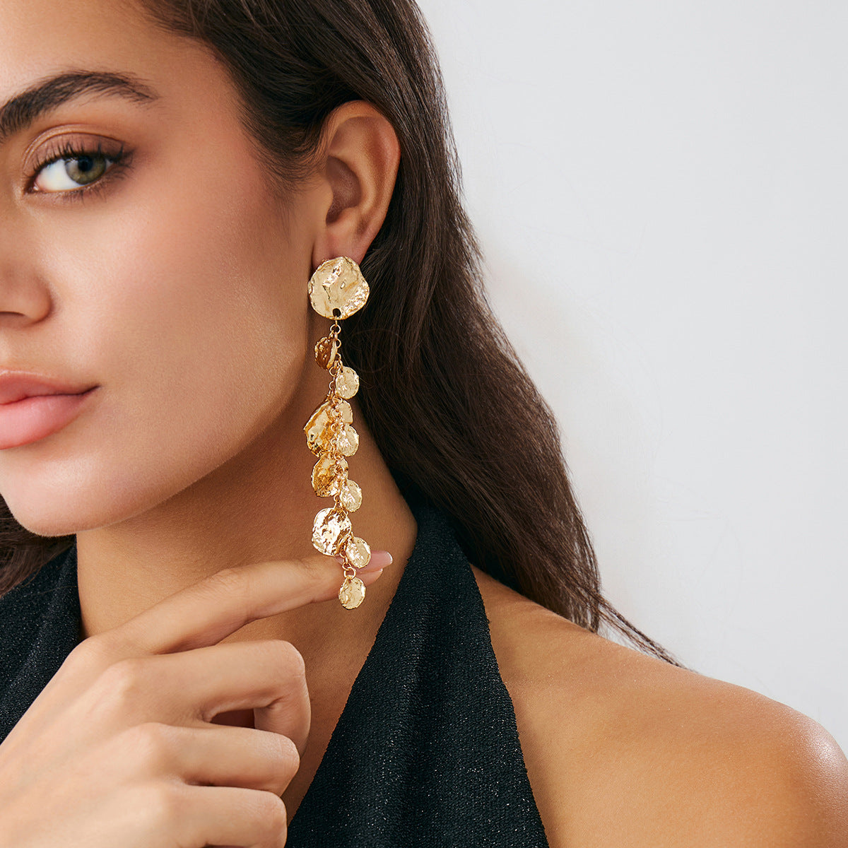 Pendientes colgantes minimalistas de disco redondo geométrico para mujer con aleación chapada de textura martillada y postes de acero inoxidable