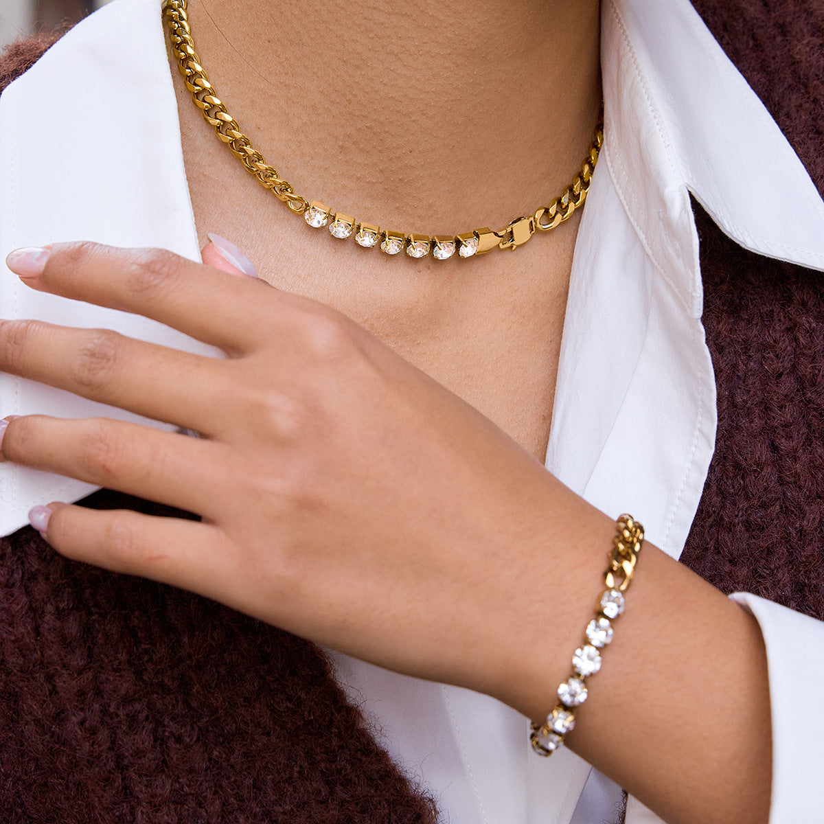 Set collana e bracciale in acciaio al titanio placcato oro 18 carati con strass rotondi geometrici alla moda da donna