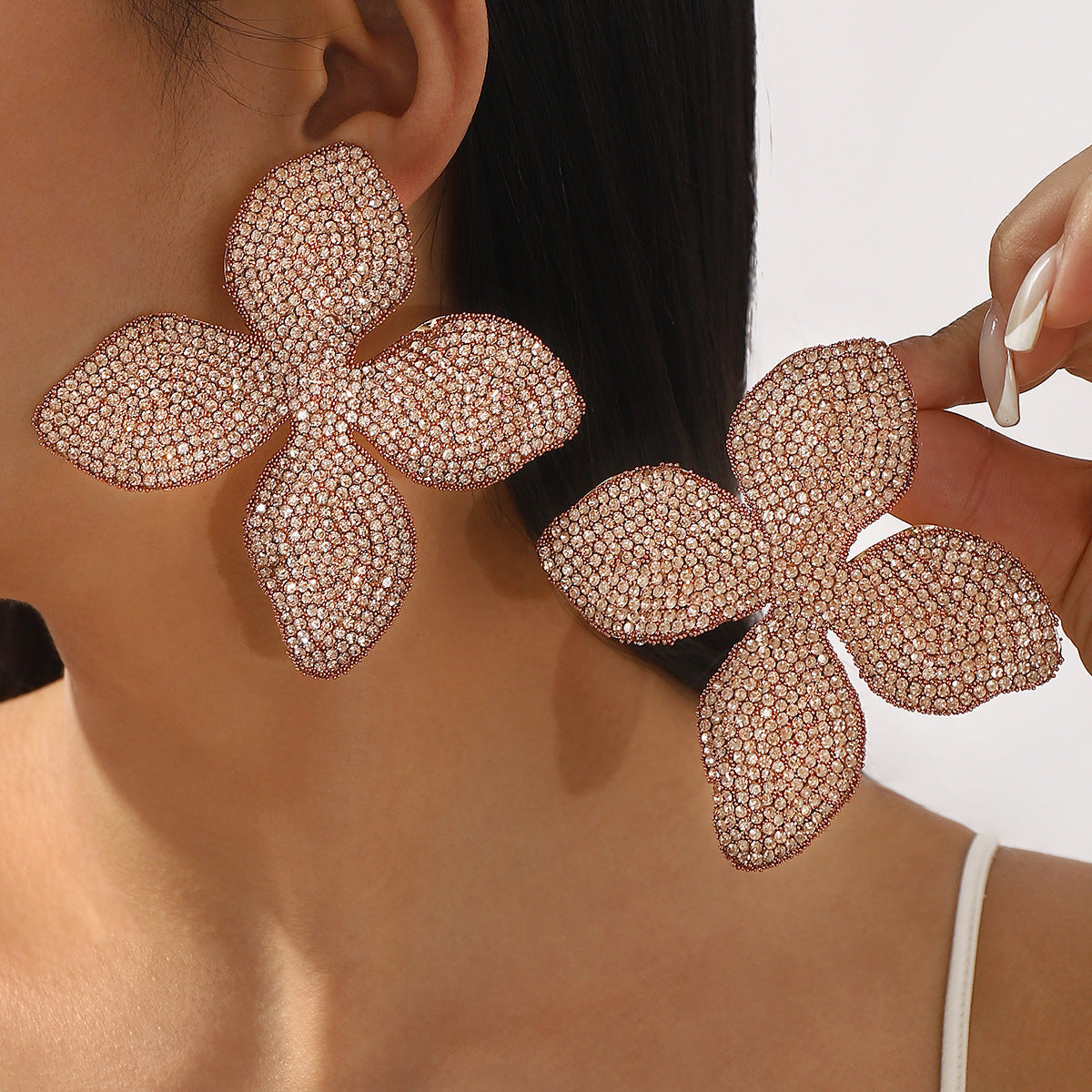 Orecchini da donna alla moda in lega floreale con intarsio di strass
