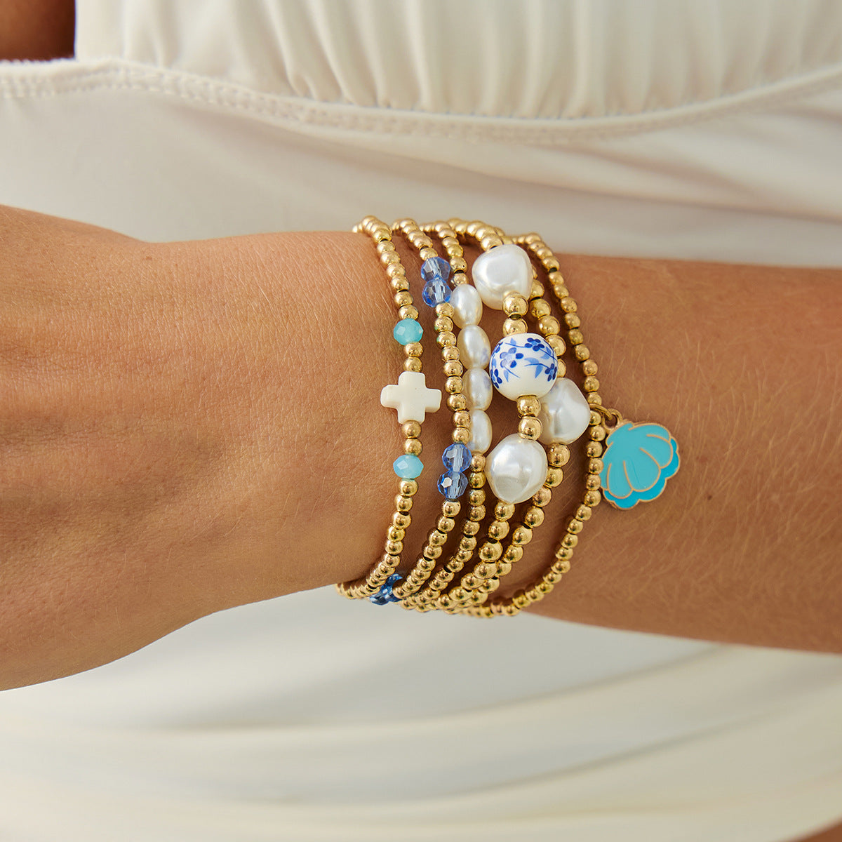 Pulsera vintage de porcelana azul y blanca con cuentas para mujer, con colgante de cruz y detalles de perlas