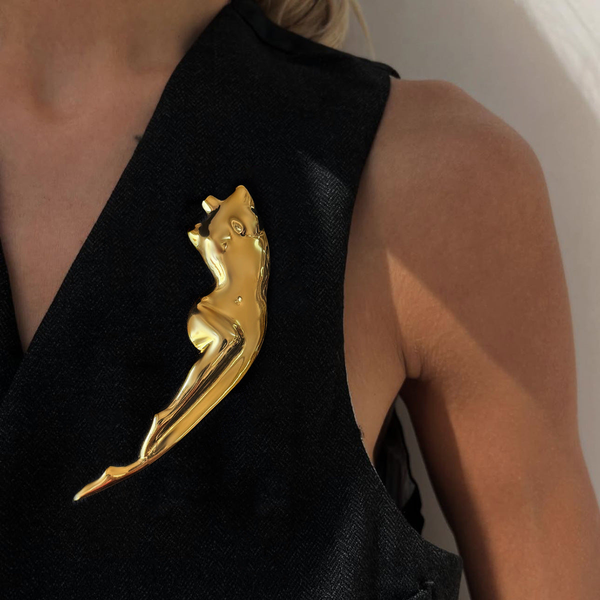 Broche minimalista de figura humana para mujer en acero inoxidable con acabado chapado, elegante pin de solapa para trajes y ropa formal