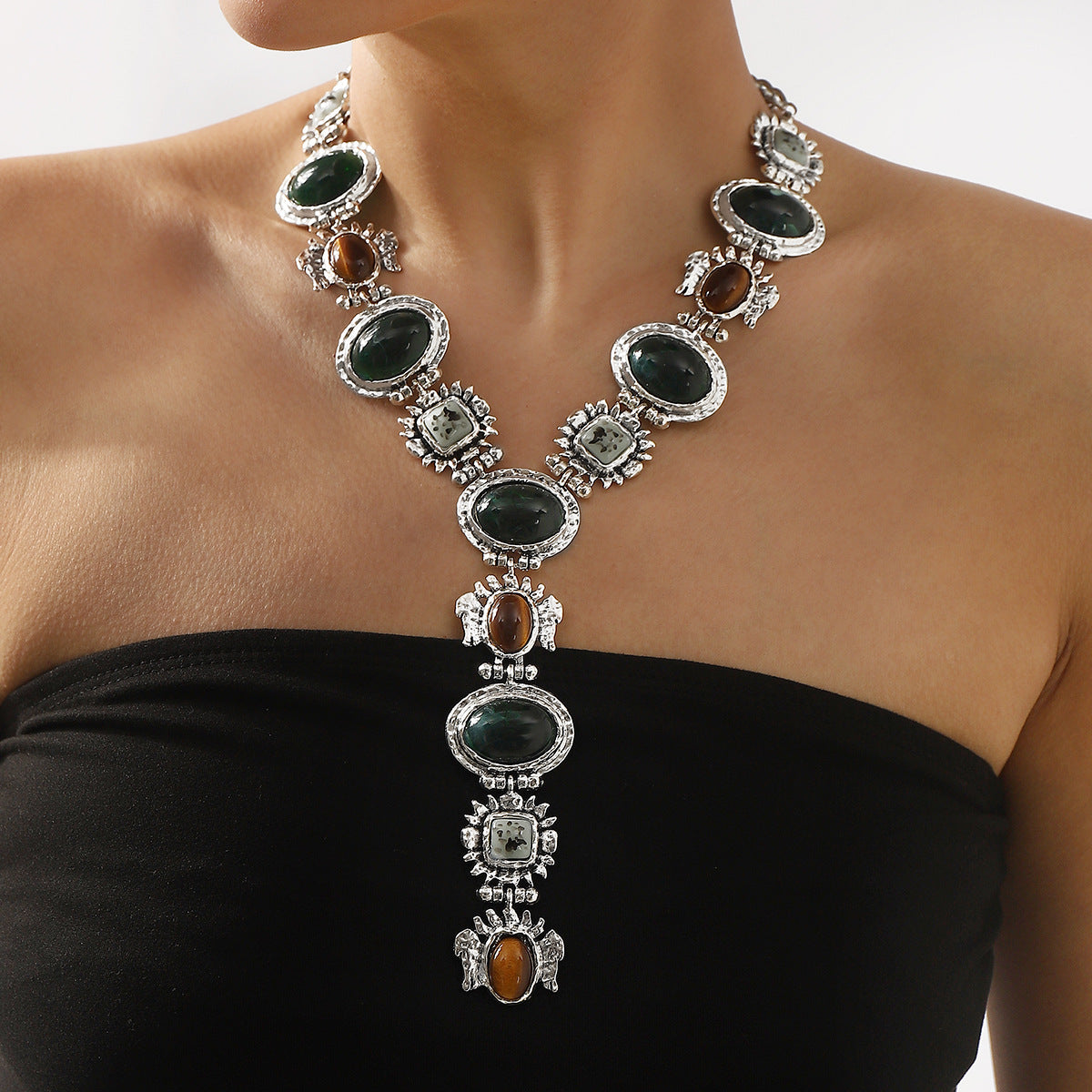 Collar con colgante de resina geométrica estilo barroco vintage con cadena de aleación chapada para mujer
