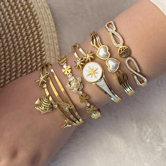 Fashionable Heart and Flower Stainless Steel Bracelet with Plated Finish for Women