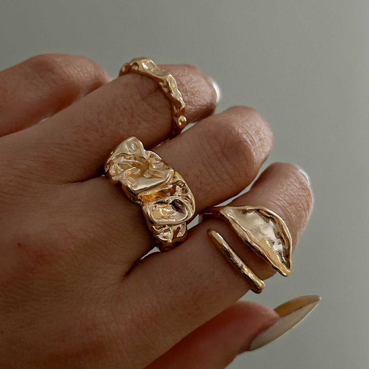 Juego de anillos minimalistas de aleación con diseño geométrico irregular y acabado chapado para mujer