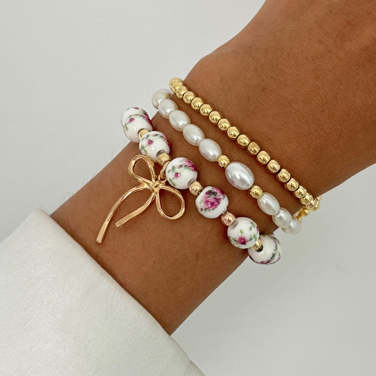 Minimalist Bow Knot and Star-Shaped Pendant Bracelet for Women with Plated Metal and Imitation Pearl Accents