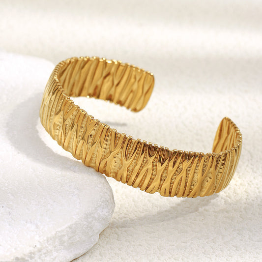 Vintage-Inspired Irregular Vertical Wavy Oil-Pressed Stainless Steel Bracelet for Women with Plated 18K Gold Finish