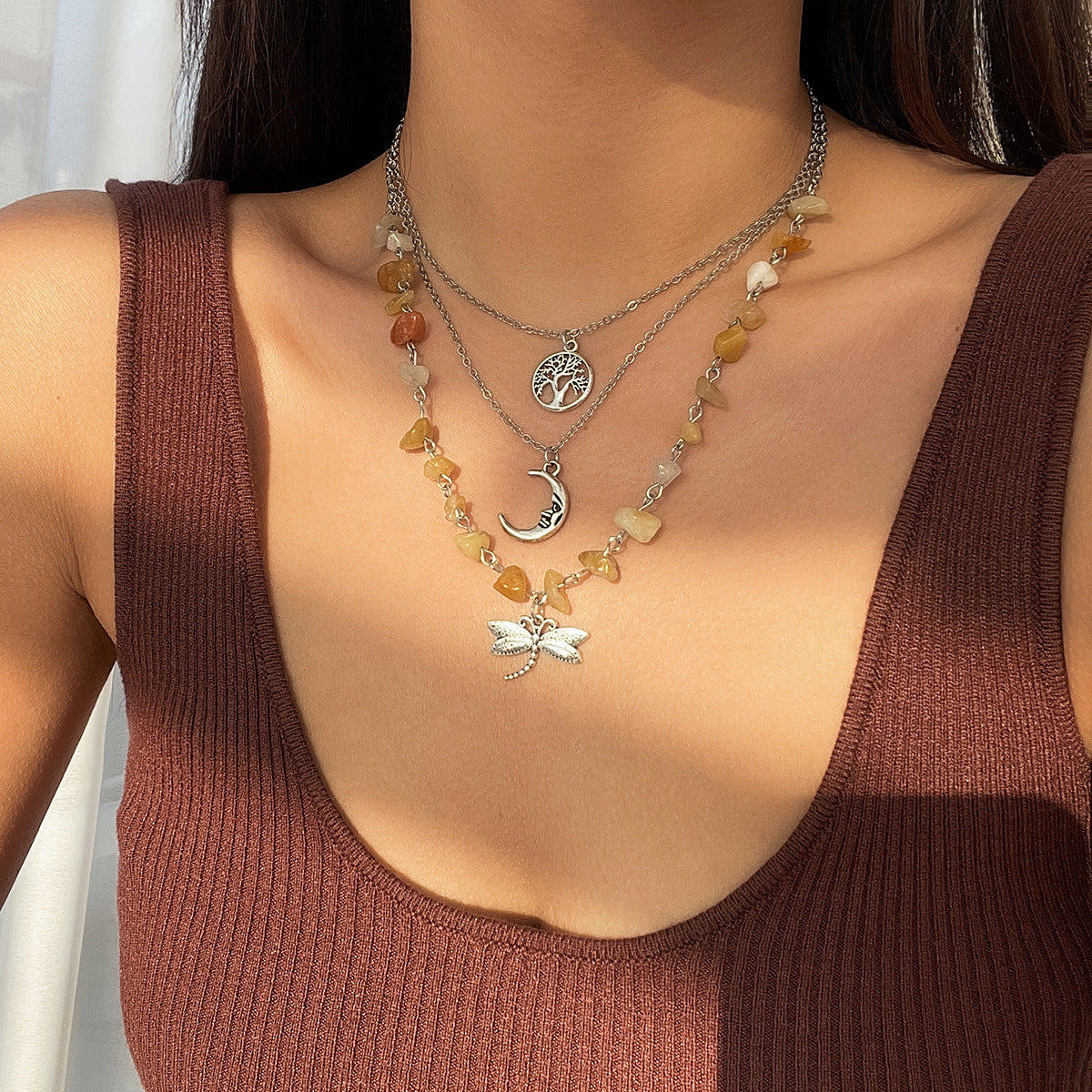Collar de Piedra Triturada Irregular Estilo Mamba Menta, Dulce y Atrevido, para Mujer con Colgante de Luna, Diseño en Capas, Aleación Electrochapada, Cuentas de Imitación de Perlas y Acentos de Borlas