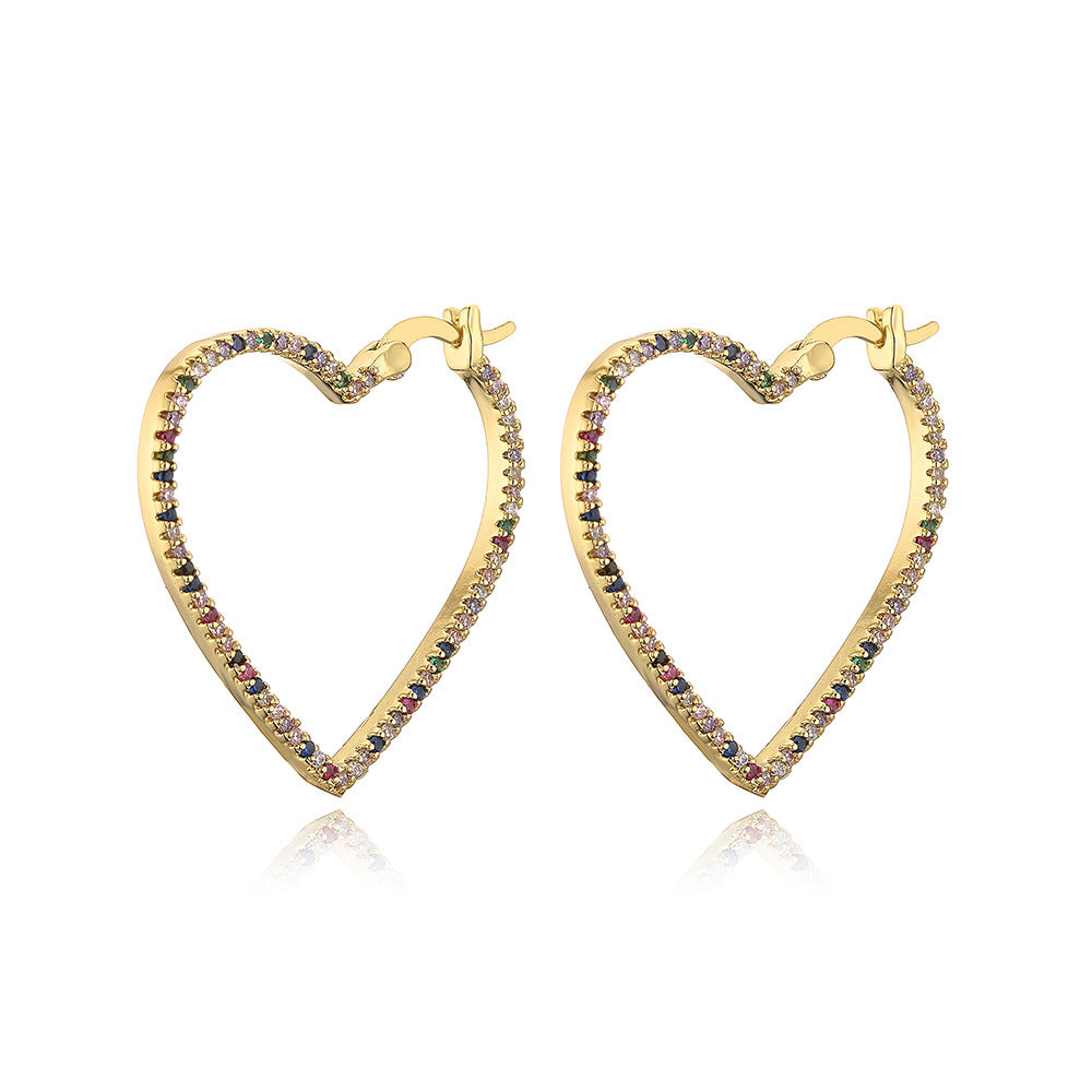 Orecchini a cerchio a forma di cuore geometrici minimalistici a C da donna in ottone con placcatura in oro 18 carati e intarsio di zirconi cubici