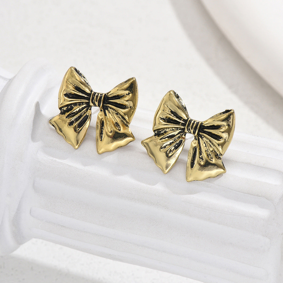 Minimalist Bow-Shaped Zinc Alloy Earrings with Gold Plating for Women, Stainless Steel Post, Elegant and Versatile Fashion Jewelry