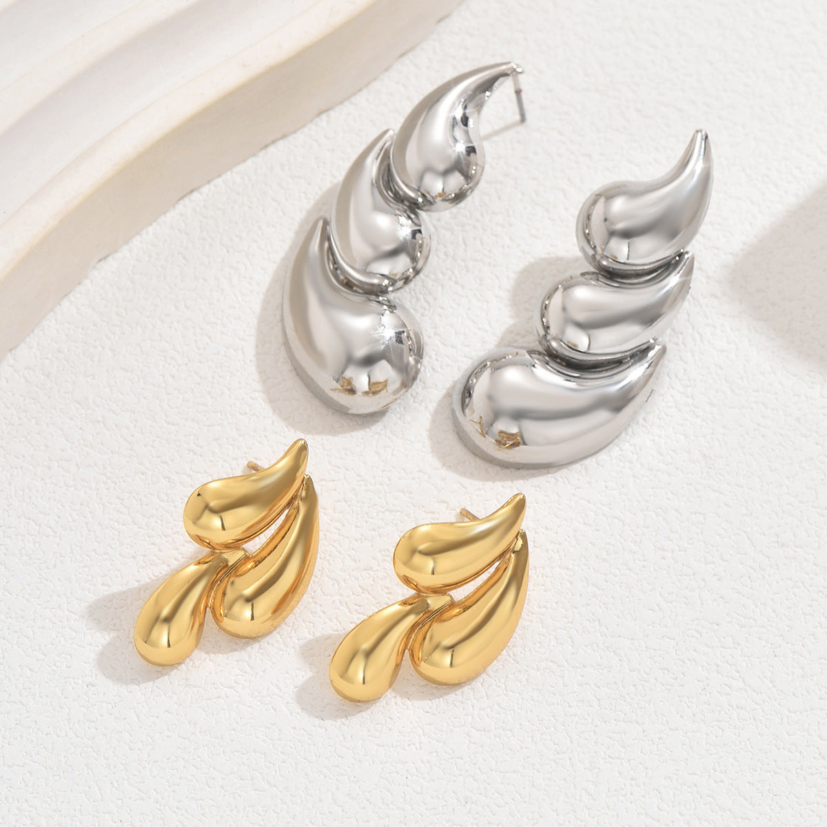 Pendientes de Tuerca Geométricos Minimalistas de Moda con Espiga de Trigo de Aleación de Zinc Chapados en Oro de 18K para Mujer