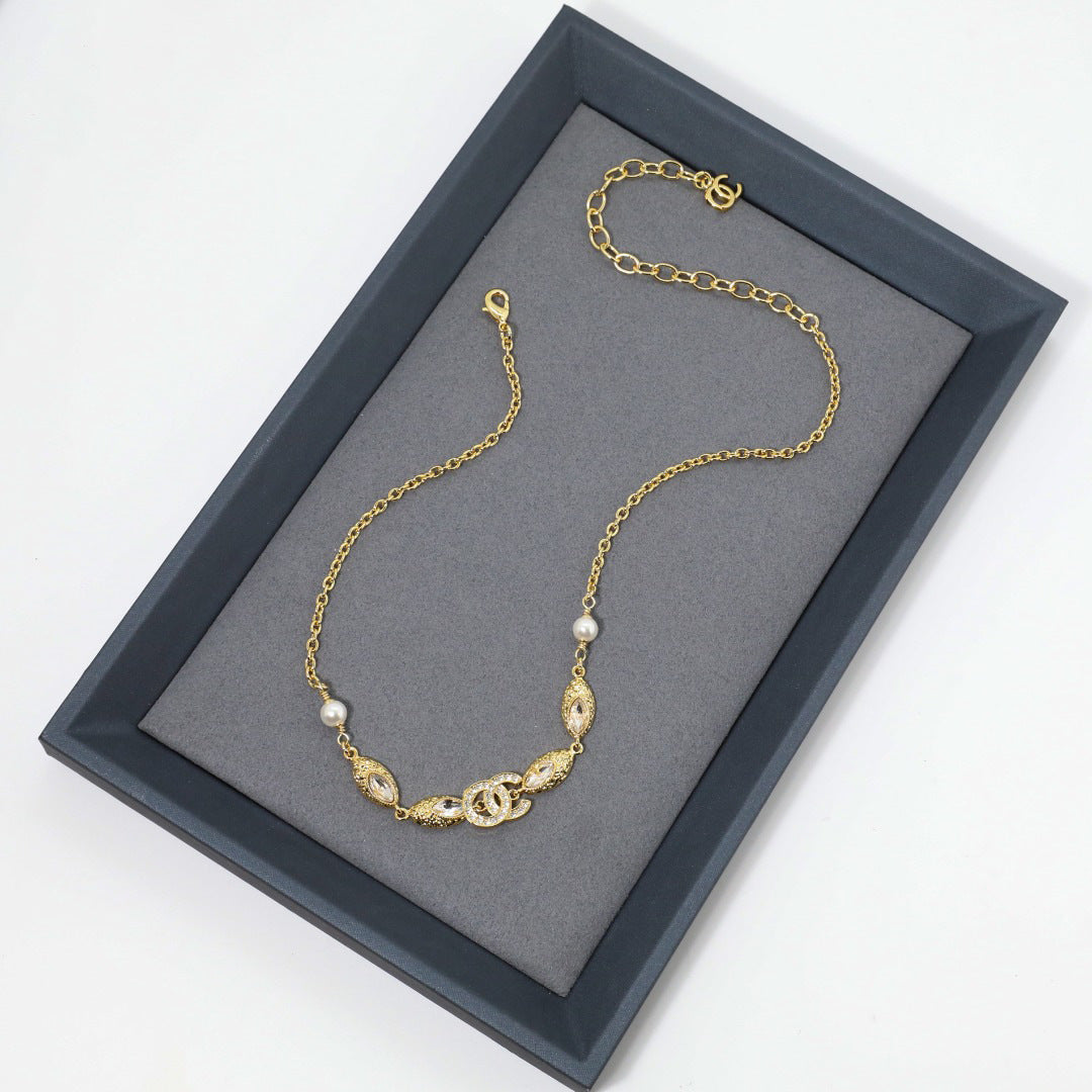 Orecchini floreali vintage in ottone placcato oro