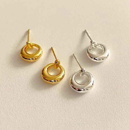 Orecchini a perno da donna minimalisti ed eleganti in argento sterling 925 a cuore tondo vuoto