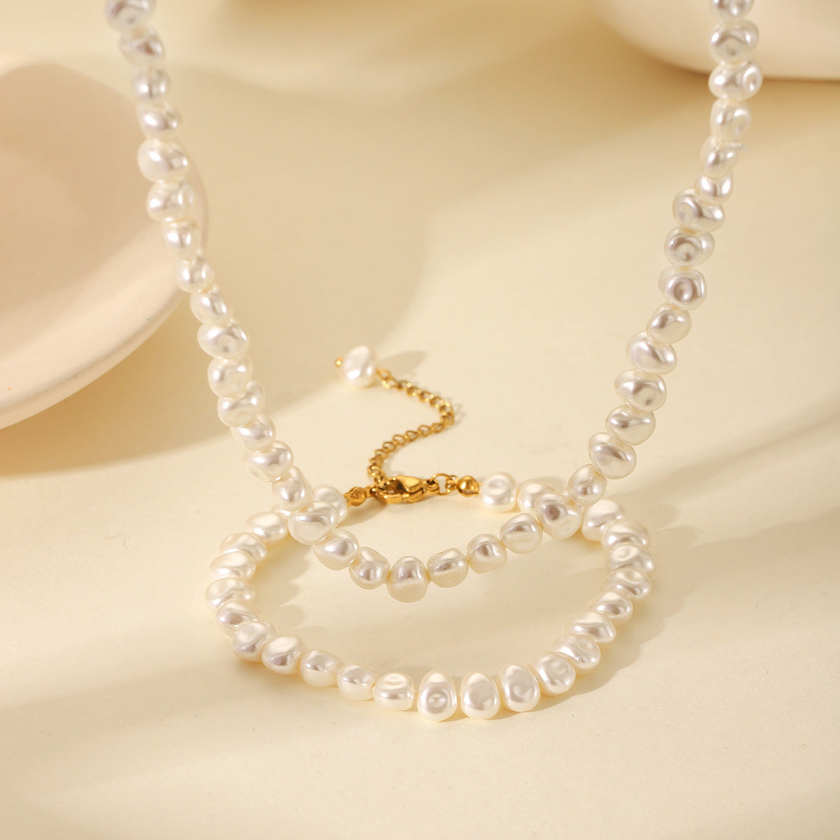 Collana da donna vintage in stile Palazzo francese con perle d'acqua dolce irregolari, in acciaio inossidabile placcato con catena di perle