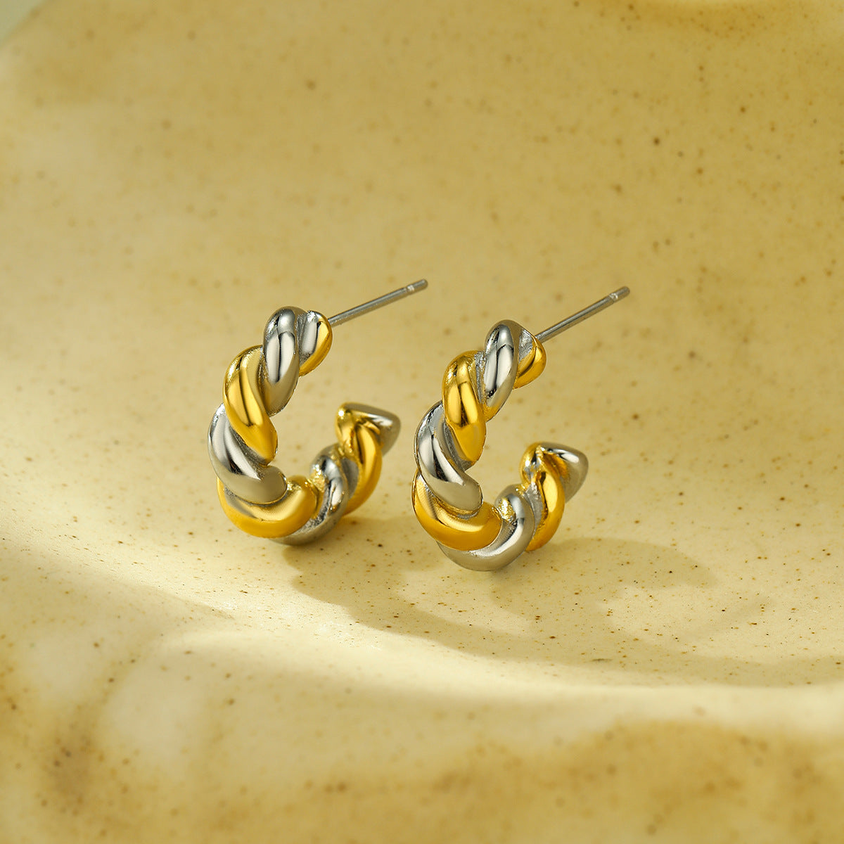 Pendientes Vintage de Acero de Titanio Trenzados en Forma de C con Baño de Oro de 18K para Mujer