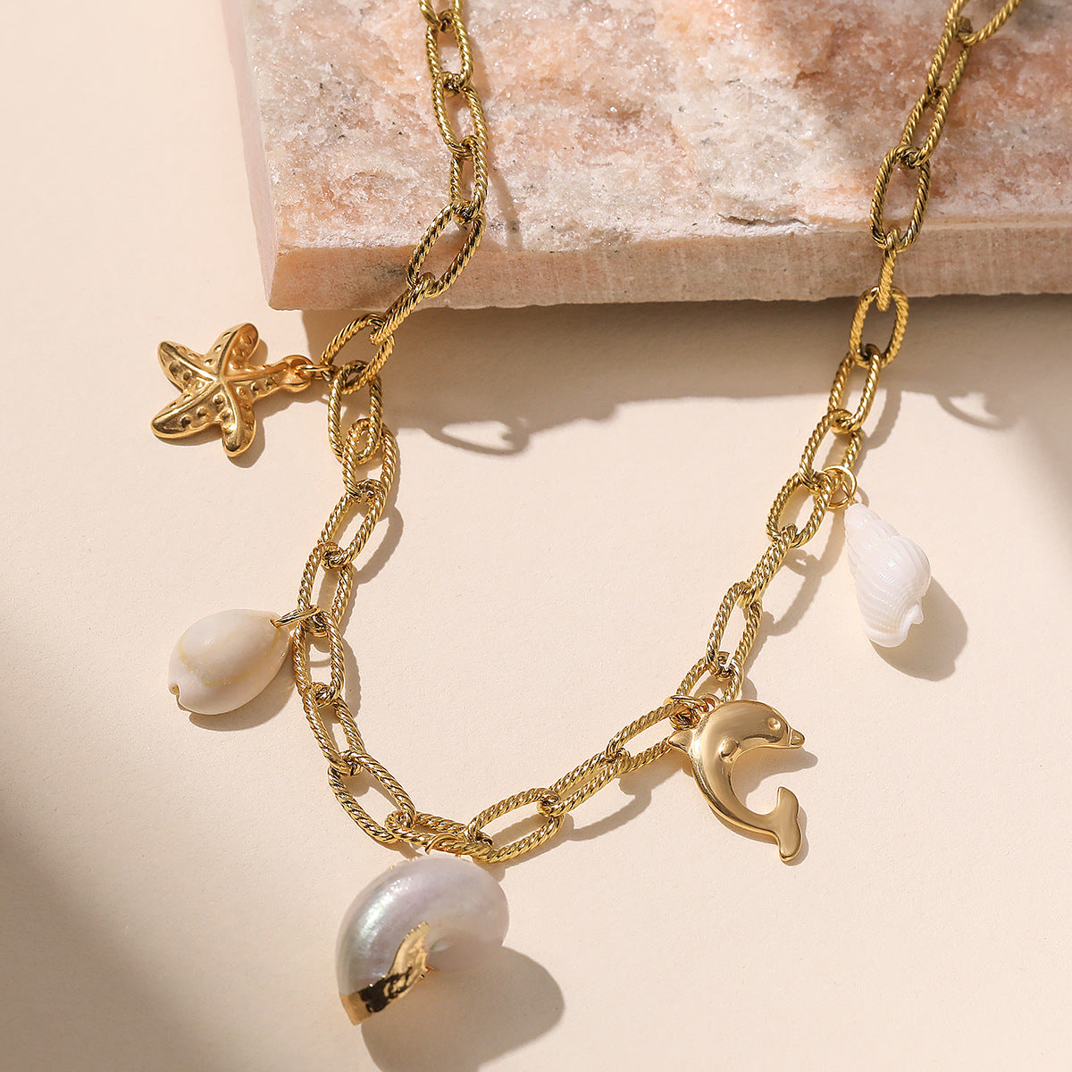 Collana con pendente in conchiglia di abalone geometrica minimalista da donna in acciaio inossidabile con design irregolare
