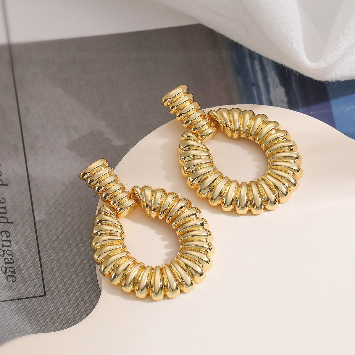 Orecchini Minimalisti Geometrici in Rame con Placcatura in Oro 18K da Donna, Gioielli Irregolari all'Avanguardia di Ispirazione Vintage