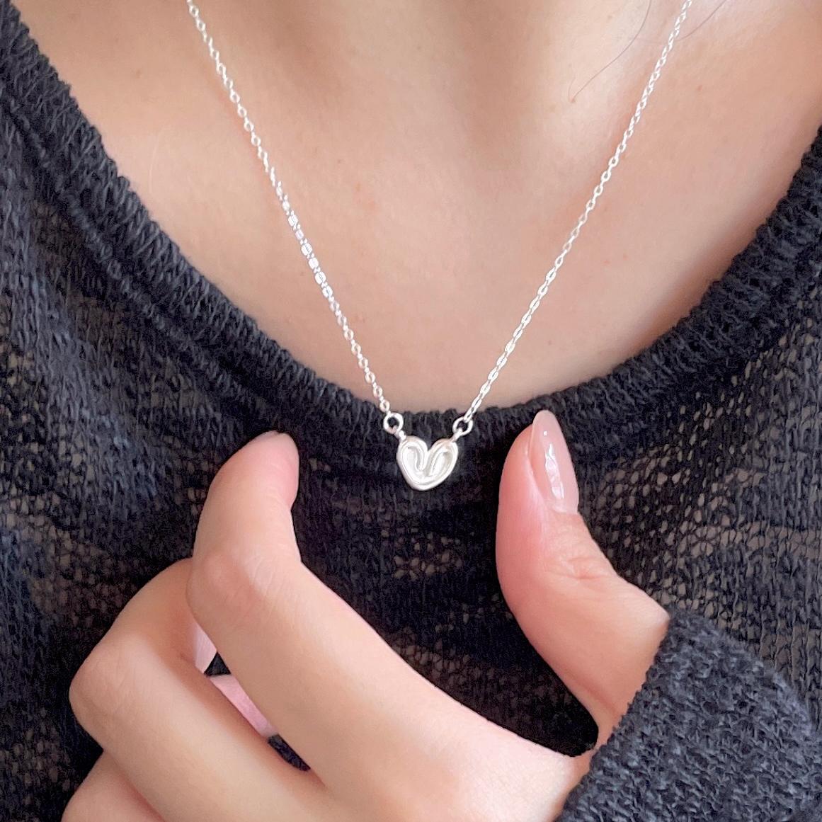 Minimalist Heart-Shaped 925 Sterling Silver Necklace with Plated Finish and Cross Chain
