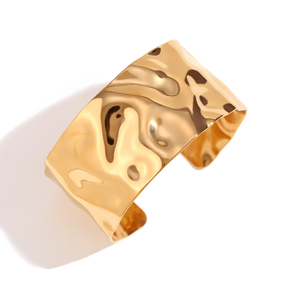 Bracciale rigido aperto minimalista geometrico con texture martellata da donna in acciaio inossidabile placcato oro 18 carati