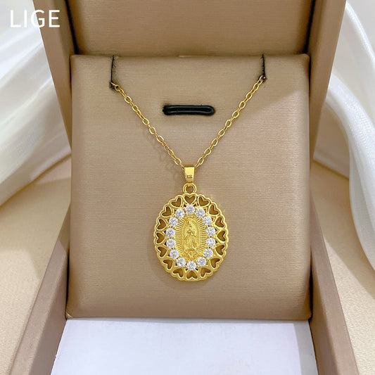 Elegante collana con pendente a forma di uovo per ritratto da donna con intarsio di strass su catena in acciaio al titanio