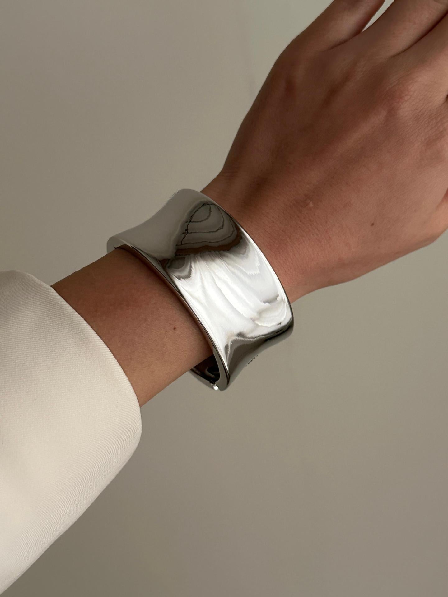 Fashion Minimalist Geometric Open Cuff Bracelet for Women Alloy Plated Smooth Wrap Design