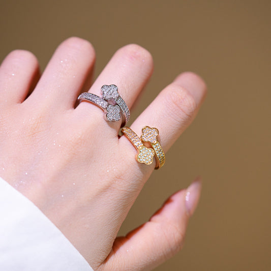 Bracciale minimalista a quadrifoglio in rame placcato oro 18 carati con intarsio completo di strass da donna