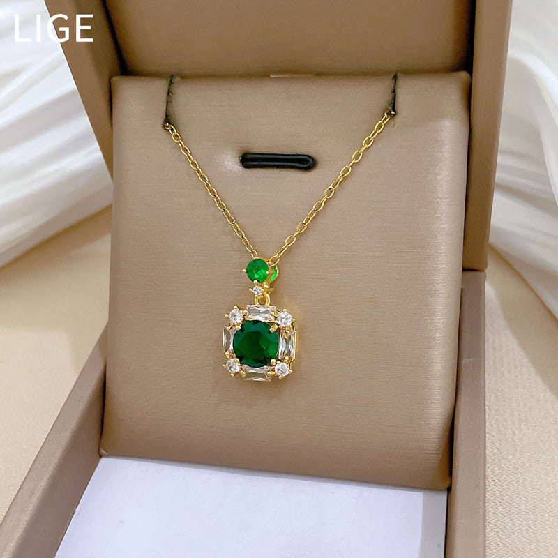 Collar con colgante de gema cuadrada verde estilo dibujos animados para mujer, cadena delicada de acero inoxidable para clavícula con detalles completos de diamantes de imitación