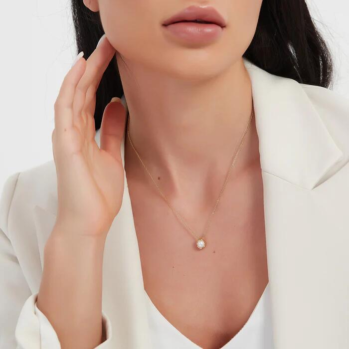 Collana Minimalista da Donna con Perle e Pendente Geometrico, Catena in Acciaio Inossidabile, Finitura Galvanica, Design Elegante a Clavicola