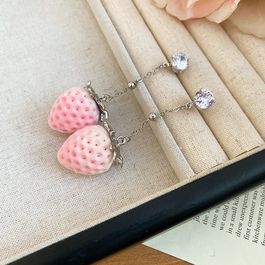 Elegante Conjunto de Pendientes de Resina con Forma de Fresa y Collar de Clavícula con Acabado Chapado para Mujer
