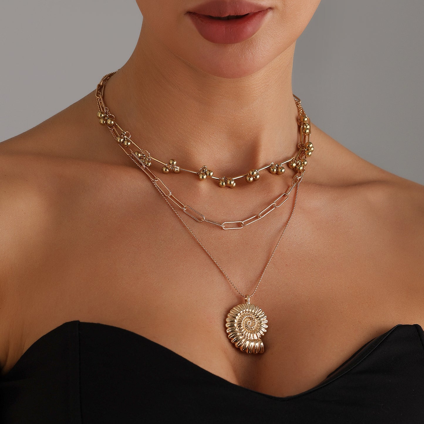 Fashion Minimalist Seashell Pendant Necklace in Alloy with Plated Finish for Women