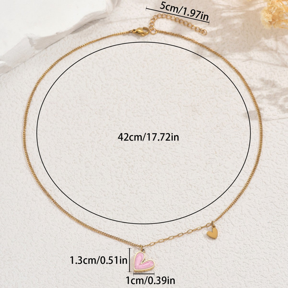 Collar con colgante minimalista elegante de cobre esmaltado en forma de corazón para mujer con diseño delicado para la clavícula
