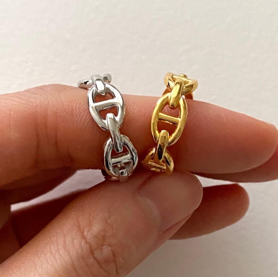 Anillo Minimalista de Nudo con Corazón de Plata de Ley 925 para Mujer con Detalle Cúbico Biselado Geométrico
