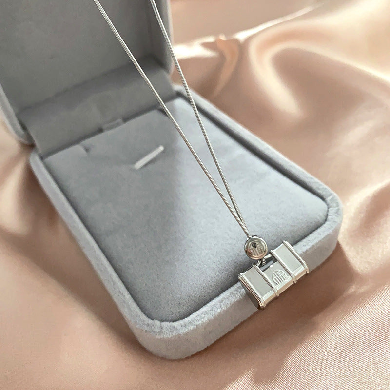 Collana con ciondolo a lucchetto placcato in acciaio al titanio a forma di cuore dal design originale per donne e uomini con catena a serpente in stile minimalista a medaglione