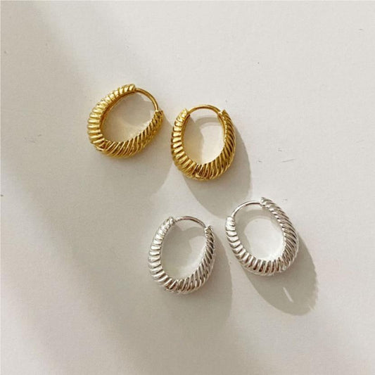 Pendientes de tuerca geométricos minimalistas con inicial, de plata de ley 925 con baño de oro