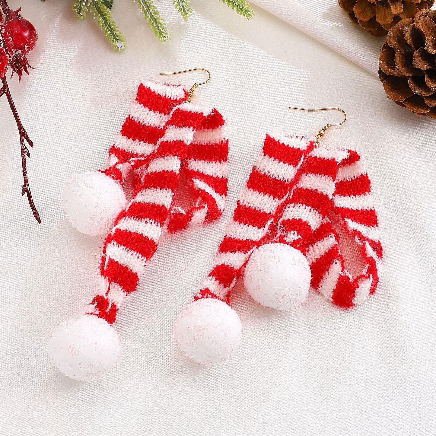Pendientes de tela con forma geométrica, puños para las orejas de Papá Noel tejidos a mano para mujeres con detalles festivos de cascabeles