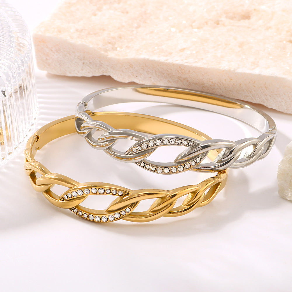 Ins Style Twisted Rope Texture Hollow Circle Pendant Necklace in Stainless Steel with 18K Gold Plating for Women