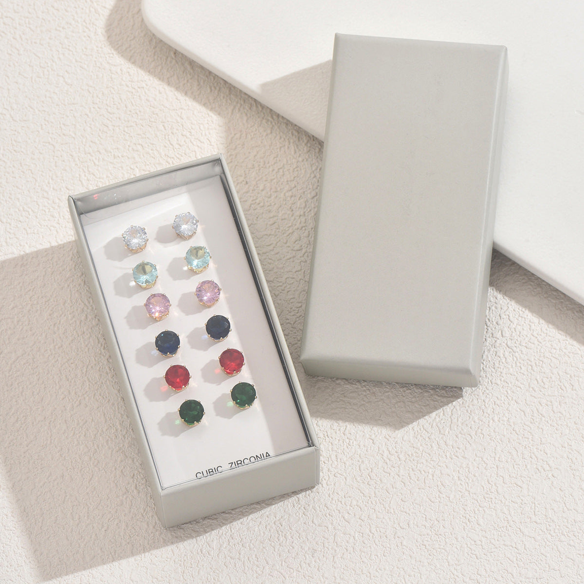 Set de pendientes geométricos minimalistas con circonitas incrustadas para mujer con formas redondas, ovaladas y de aro