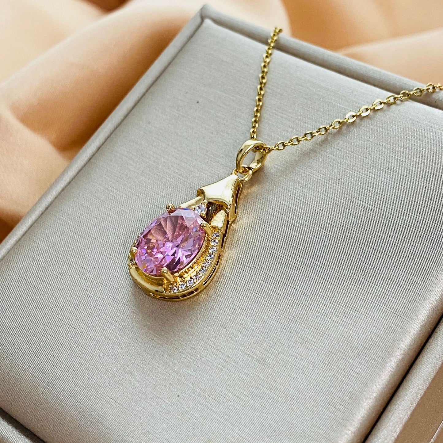 Original Design Irregular Animal Shape Rhinestone-Set Titanium Steel Clavicle Necklace for Women