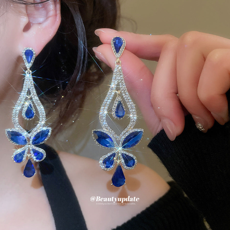Elegantes pendientes de mariposa de lujo con incrustaciones de diamantes de imitación en base de aleación y postes de acero inoxidable para mujer