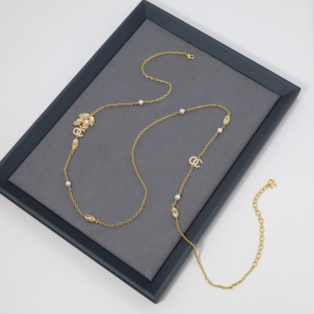 Orecchini floreali vintage in ottone placcato oro