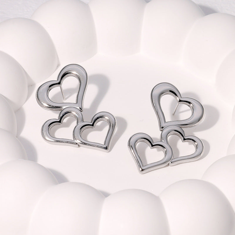 Orecchini a perno minimalisti da donna in acciaio inossidabile a forma di cuore cavo con finitura placcata