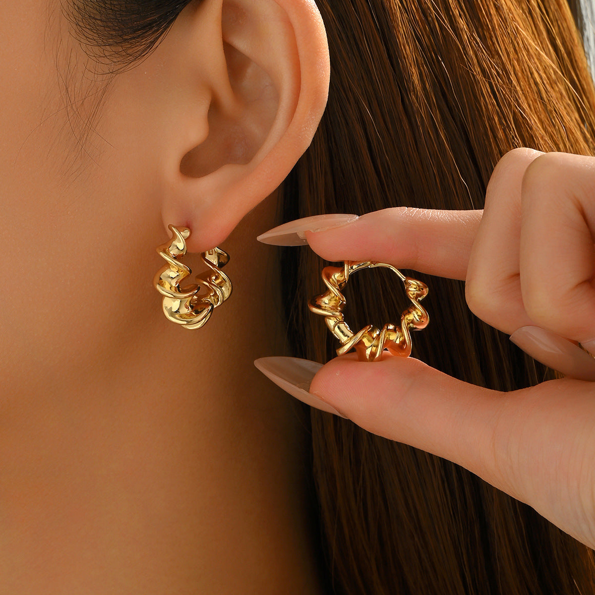 Pendientes Minimalistas Geométricos de Aleación de Zinc con Acabado Chapado para Mujer, Diseño de Puntos Elípticos y Circulares, Joyería de Oreja Versátil y a la Moda