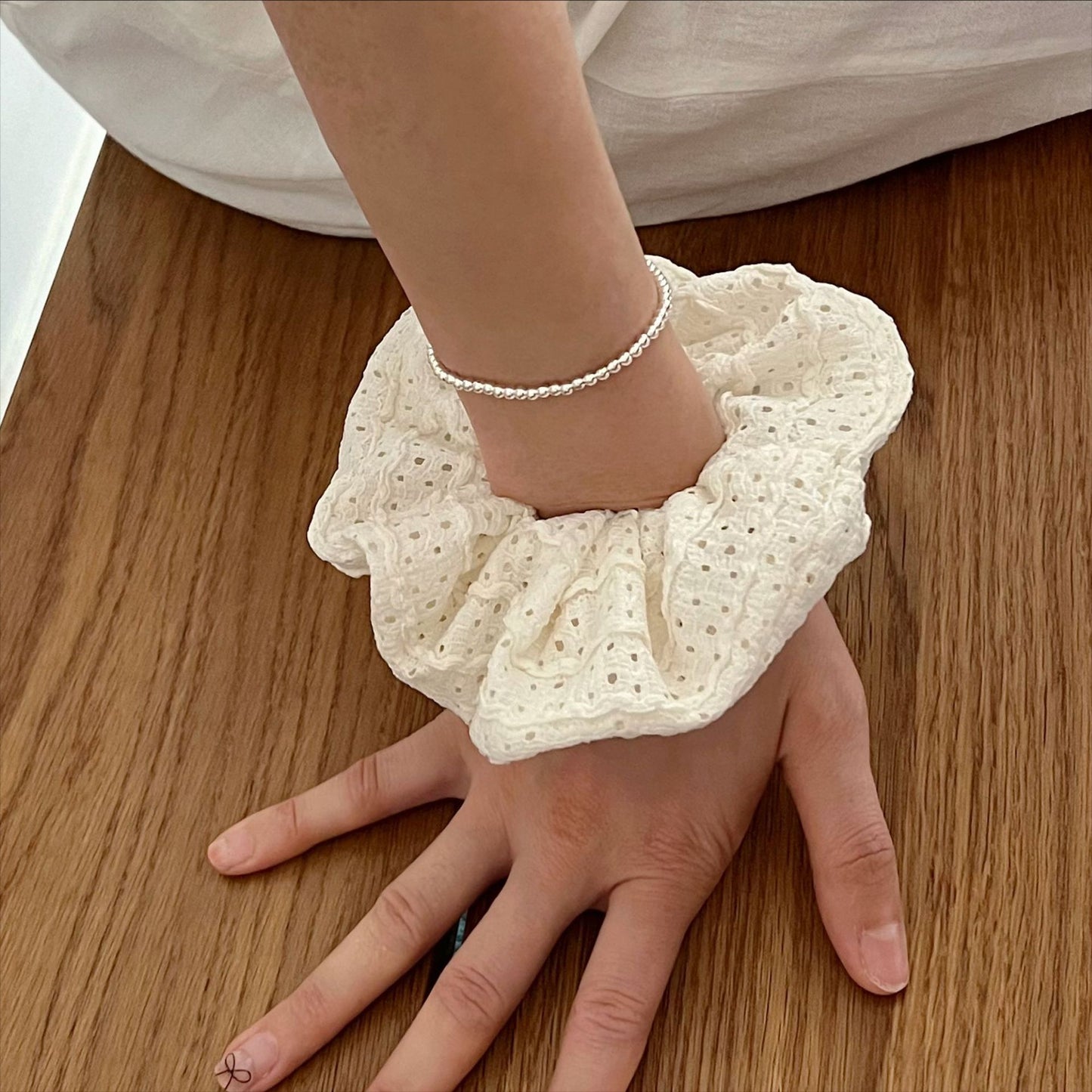 Pulsera Minimalista de Cuentas Redondas Geométricas en Plata de Ley 925 con Baño de Rodio