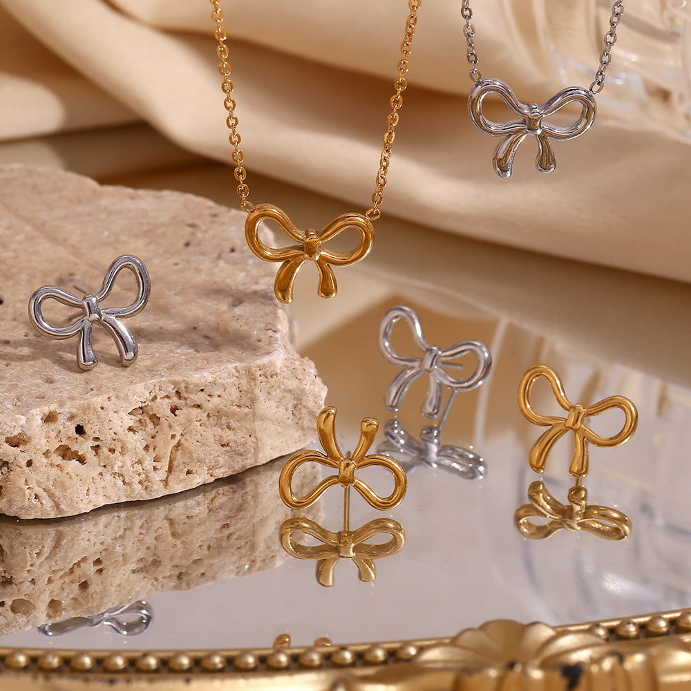 Collana Minimalista da Donna in Acciaio Inossidabile Placcato Oro 18K con Fiocco Carino
