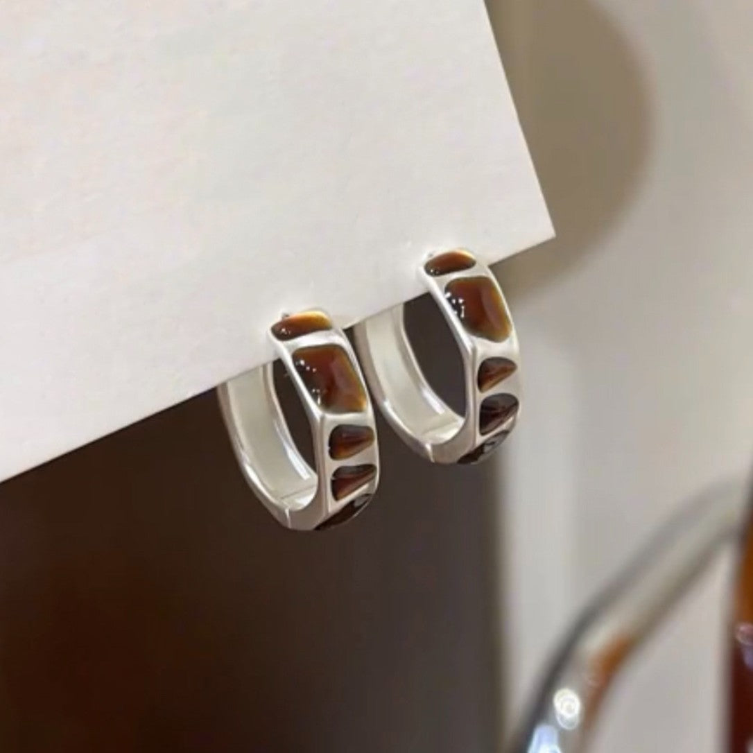 Aretes Geométricos Minimalistas de Cobre con Acabado Chapado para Mujer Pendientes Modernos y Versátiles
