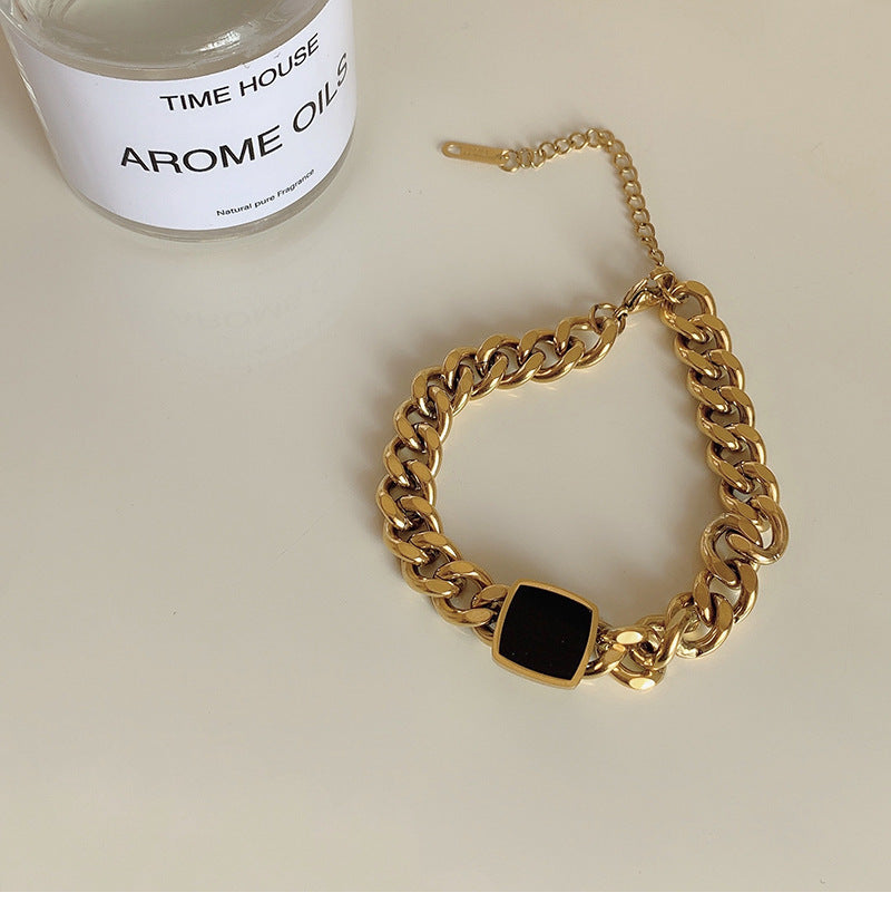 Collana a maglie cubane in acciaio al titanio, con design geometrico audace, per uomo e donna, con pendente a lucchetto nero a lunghezza regolabile