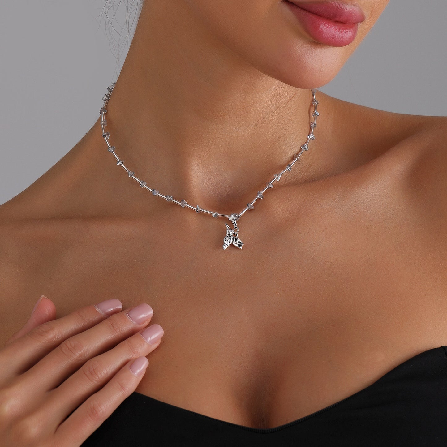 Creative Irregular Bird-Shaped Alloy Pendant Necklace for Women with Plated Finish and Clavicle Chain