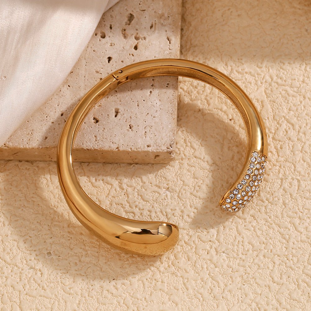 Minimalist Fashionable Stainless Steel Plated 18K Gold Snake Head White Rhinestone Bracelet for Women